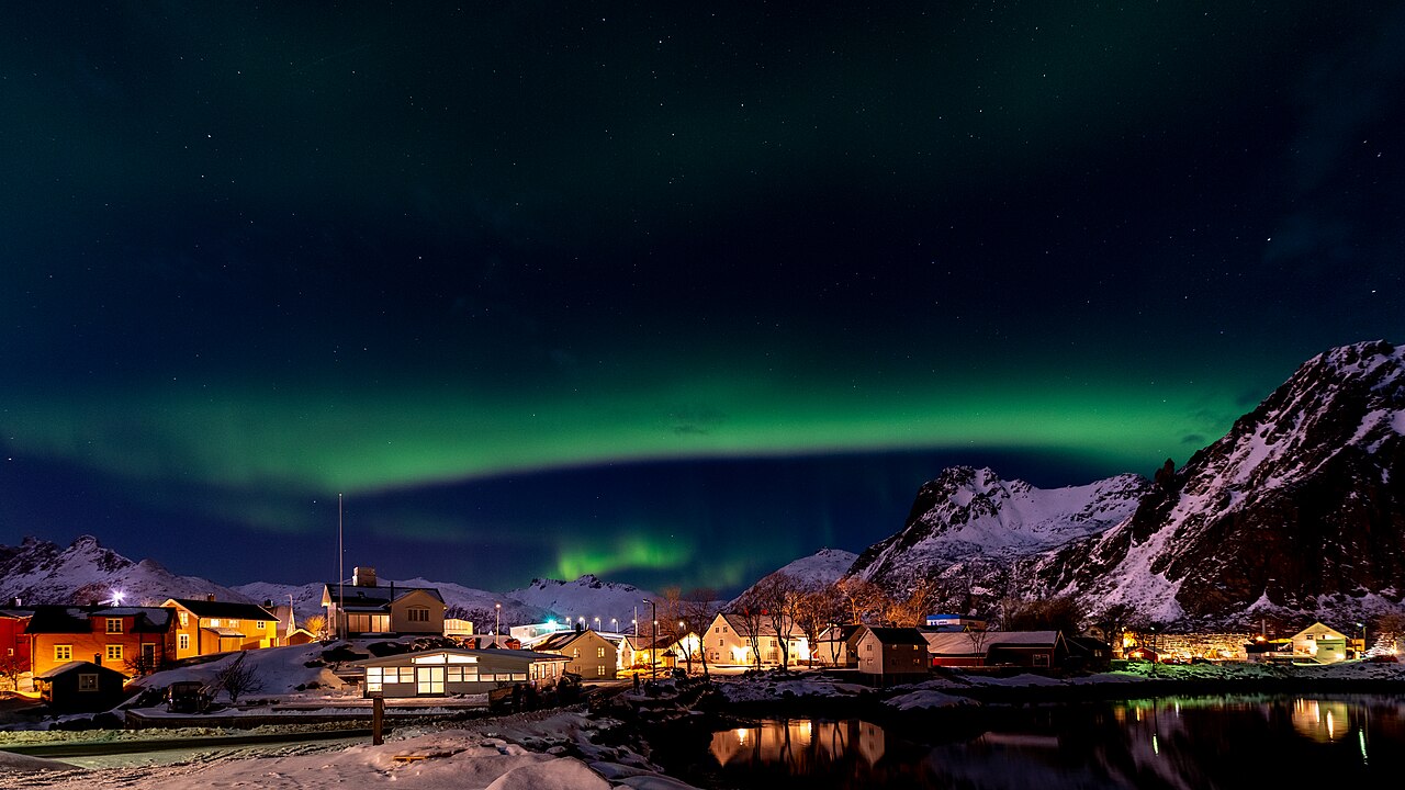 Aurora Borealis (Northern Light) over Svolvær, Lofoten, Norway2